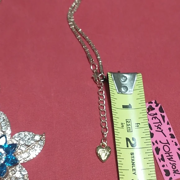 Betsey Flower Necklace! - Picture 5 of 6